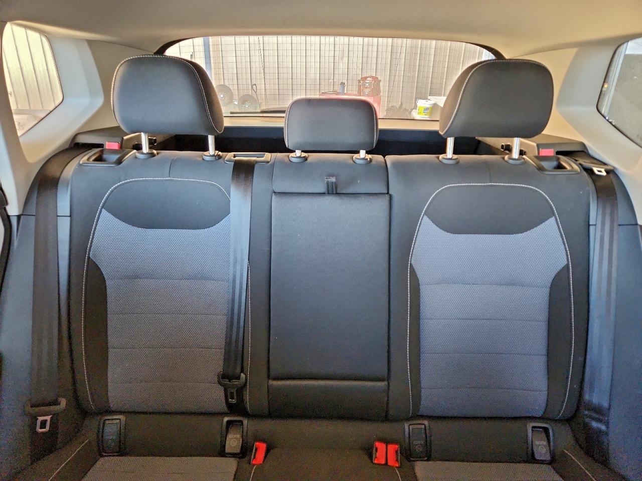 Volkswagen Taos S Image 3