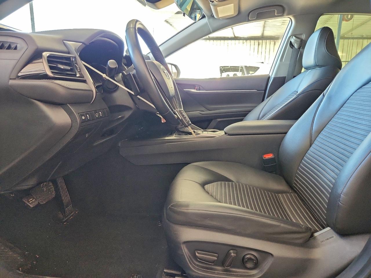 Toyota Camry Se Night Shade Image 6