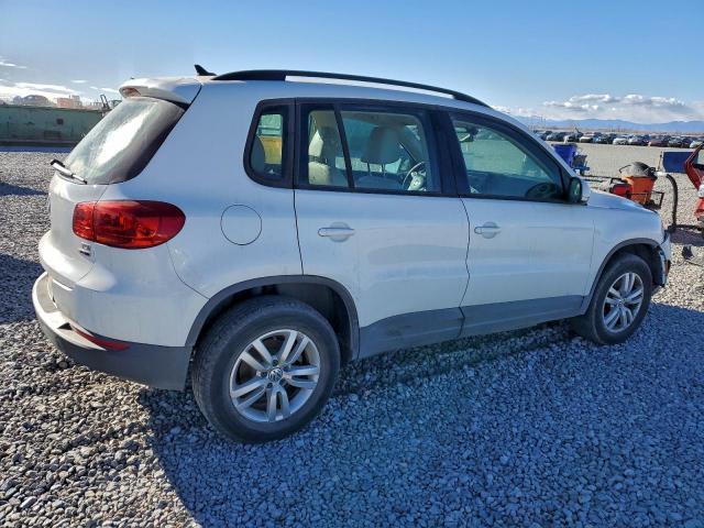 Volkswagen Tiguan S Image 2