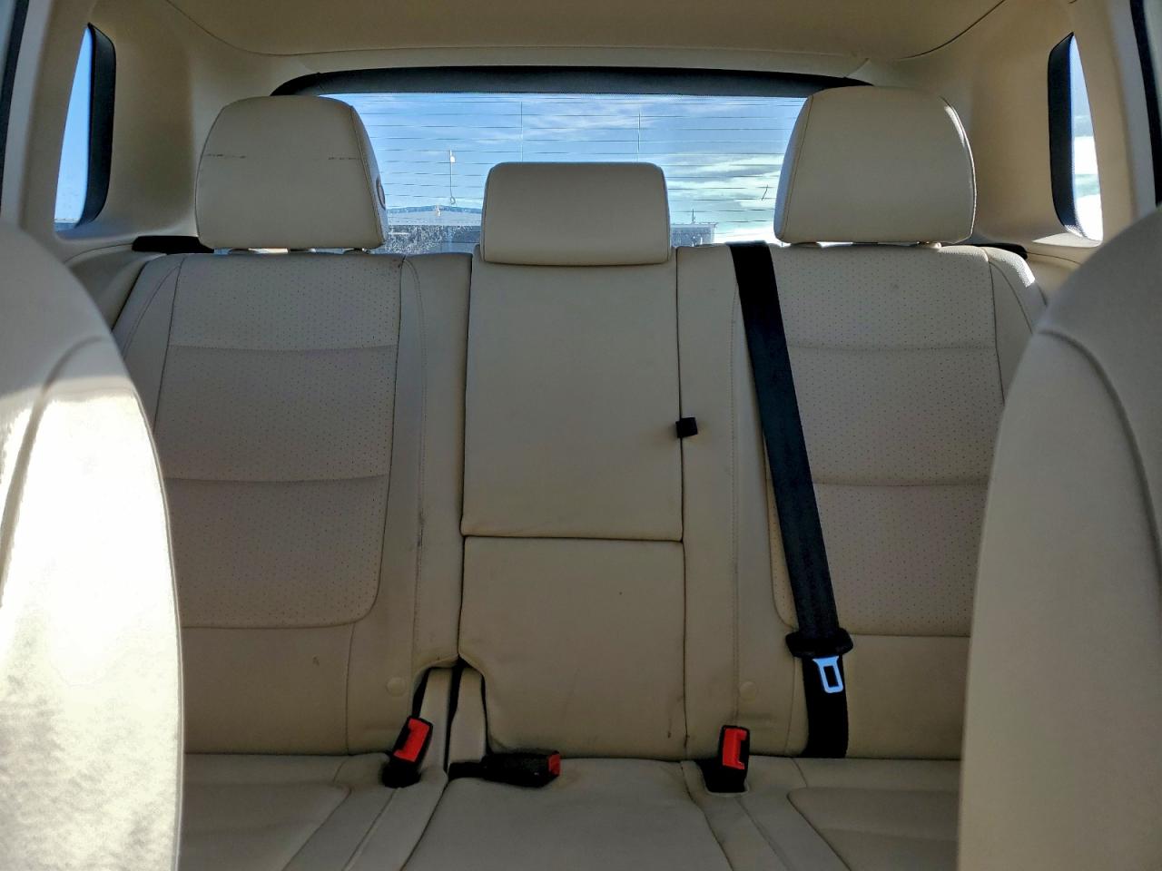 Volkswagen Tiguan S Image 8