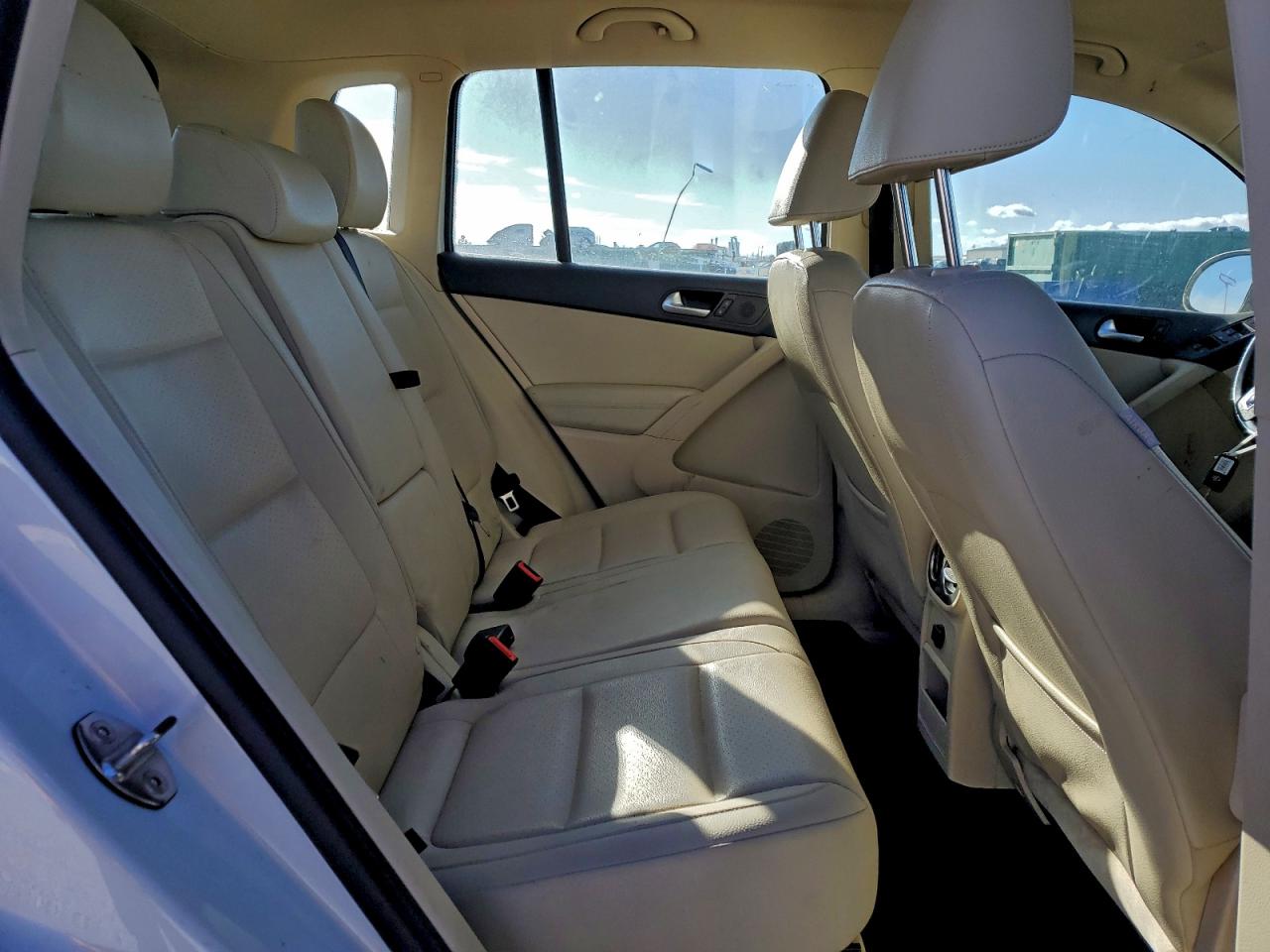 Volkswagen Tiguan S Image 13