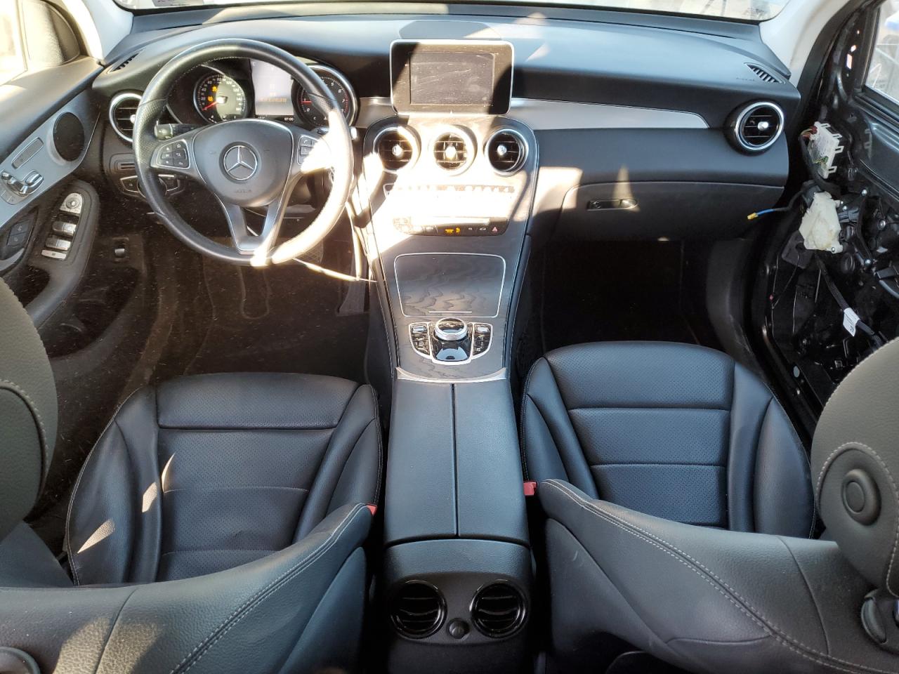 Mercedes-Benz GLC 300 Image 12