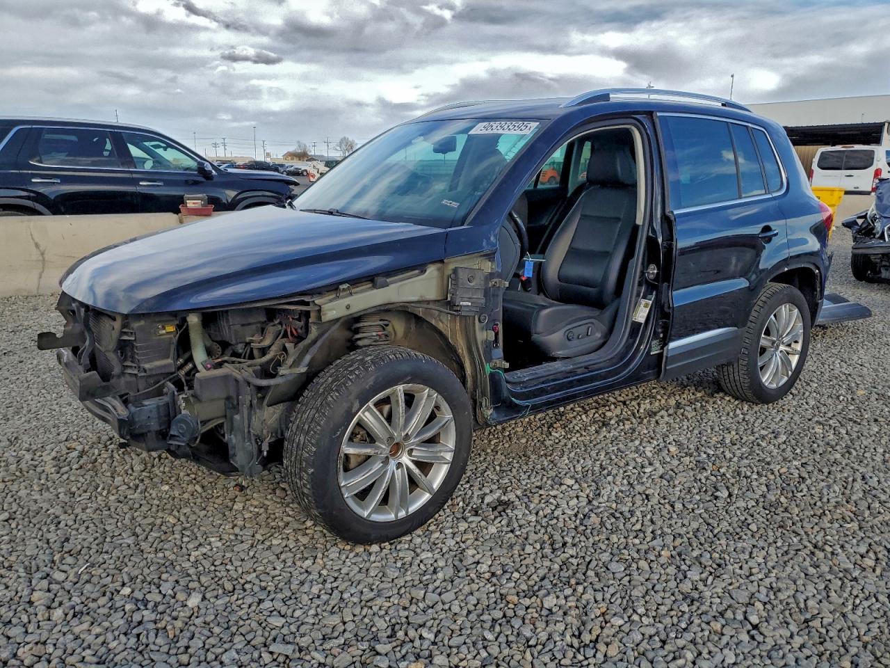 Volkswagen Tiguan S Image 1