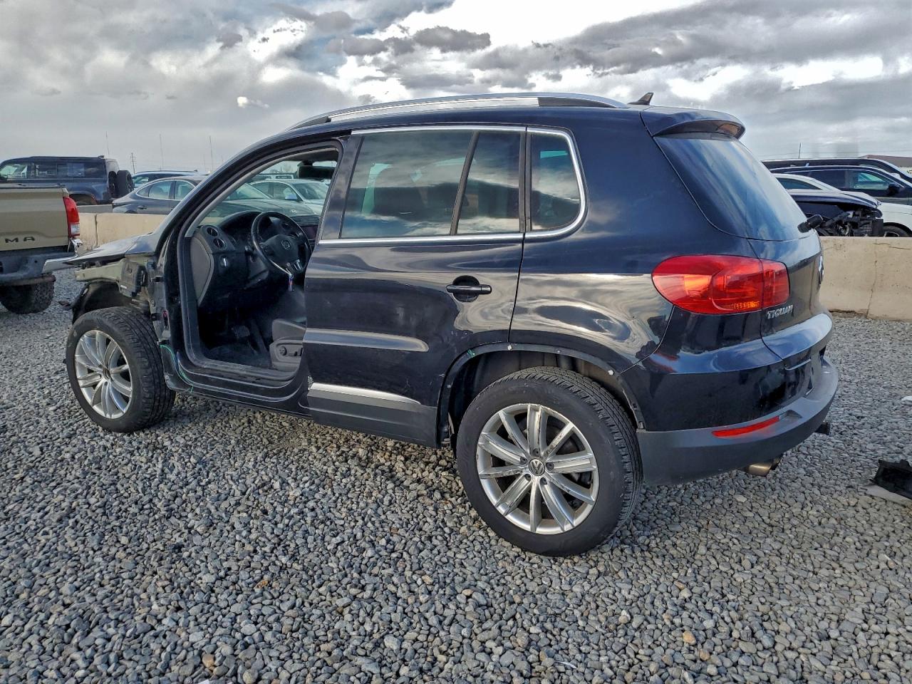 Volkswagen Tiguan S Image 14