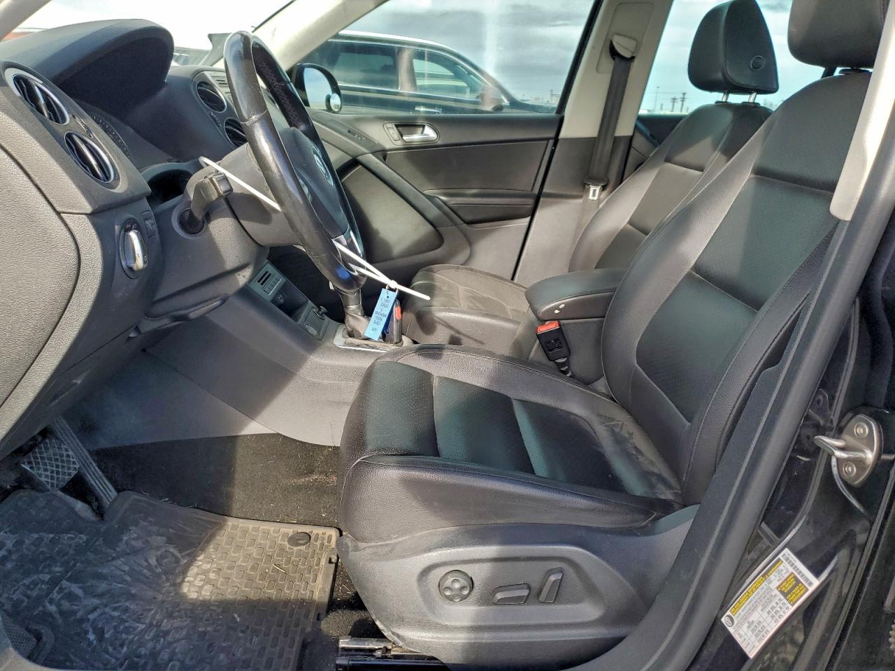 Volkswagen Tiguan S Image 3