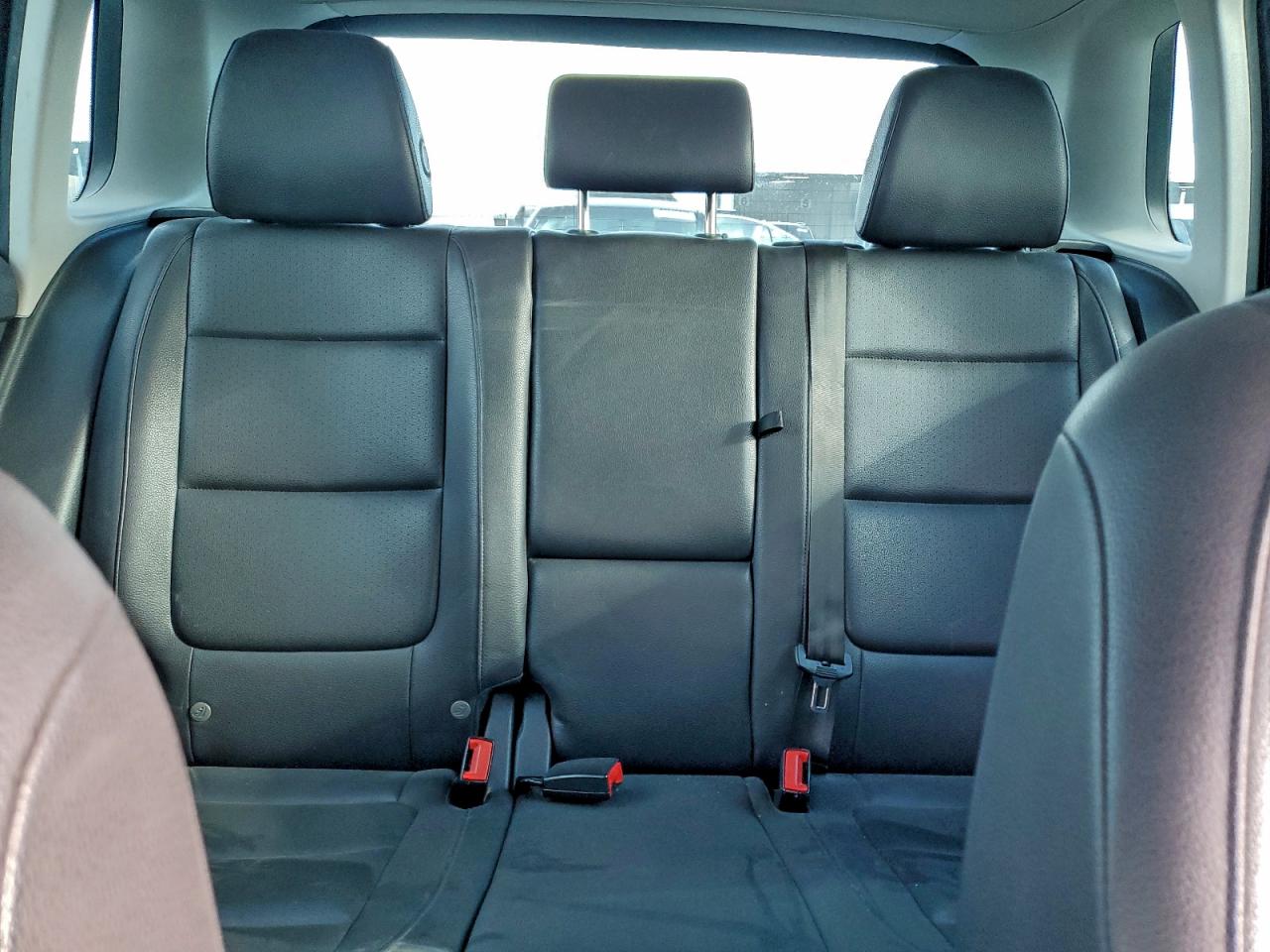 Volkswagen Tiguan S Image 2