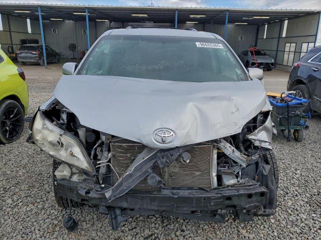 Toyota Sienna Xle Image 9