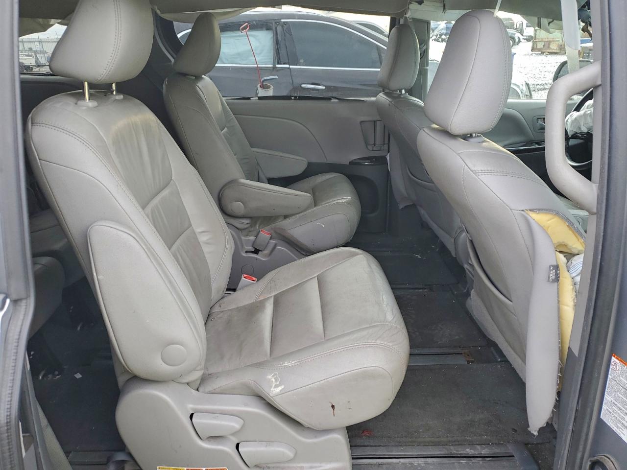 Toyota Sienna Xle Image 10