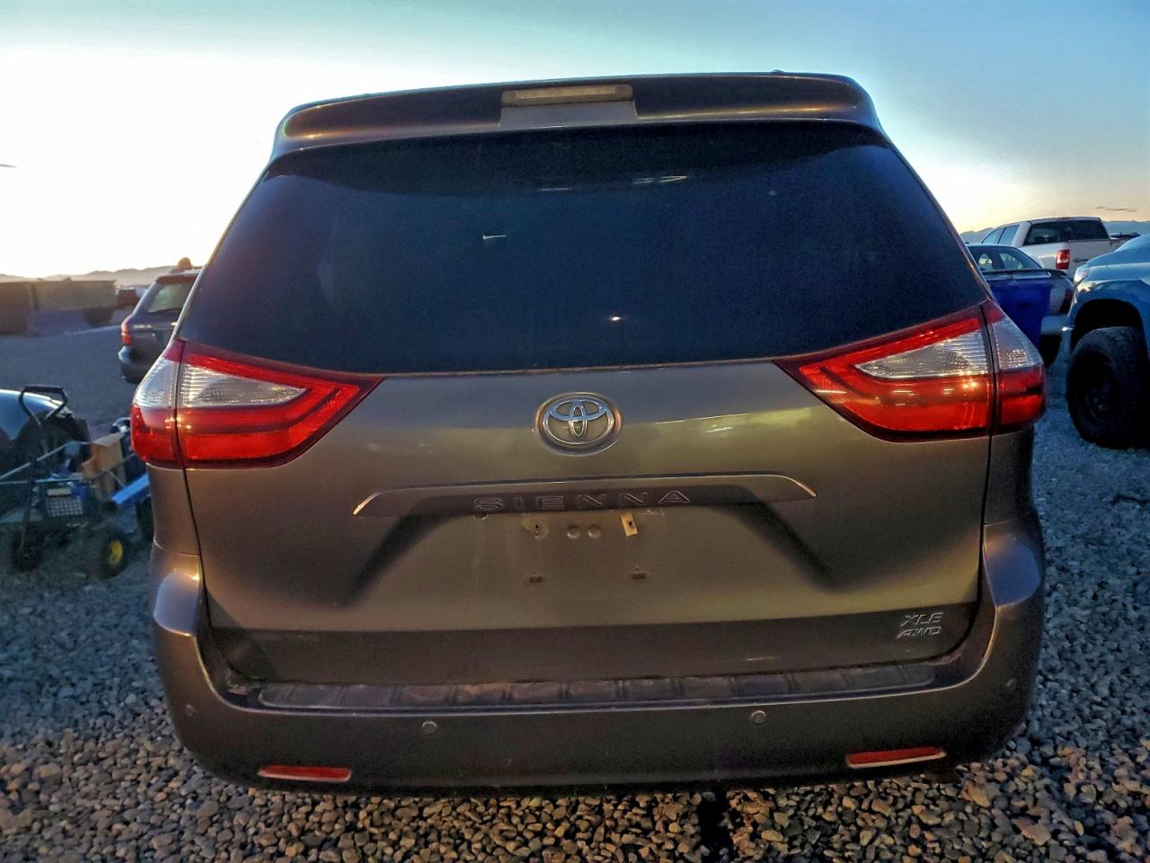 Toyota Sienna Xle Image 8