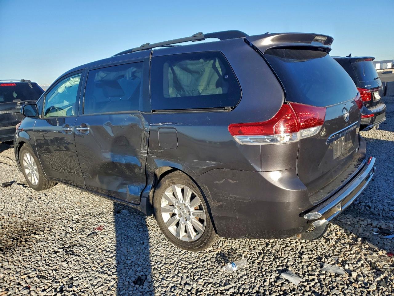 Toyota Sienna Xle Image 12