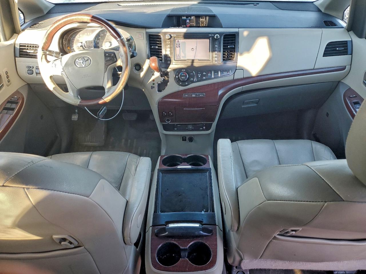 Toyota Sienna Xle Image 5