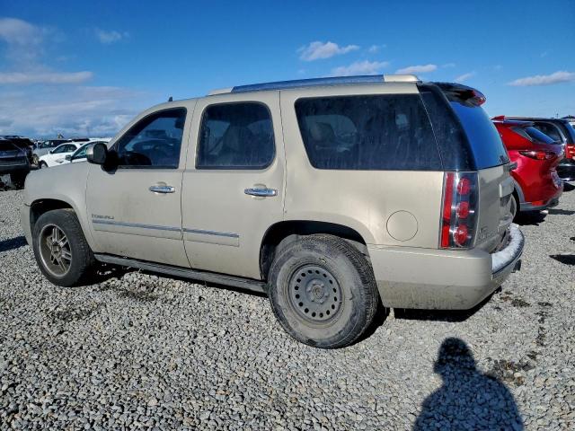 GMC Yukon Denali Image 4