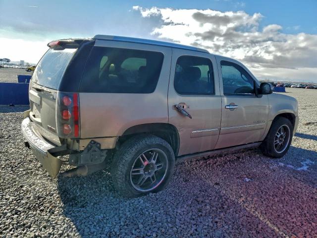 GMC Yukon Denali Image 3