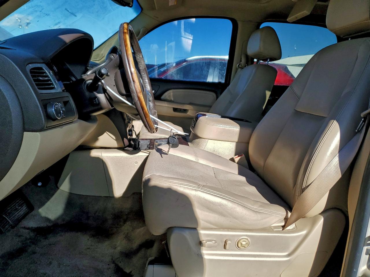 GMC Yukon Denali Image 9