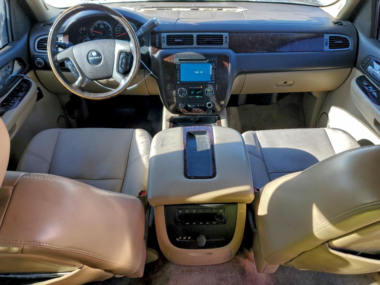 GMC Yukon Denali Image 13