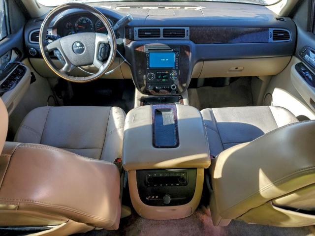 GMC Yukon Denali Image 13