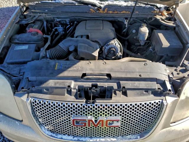 GMC Yukon Denali Image 11