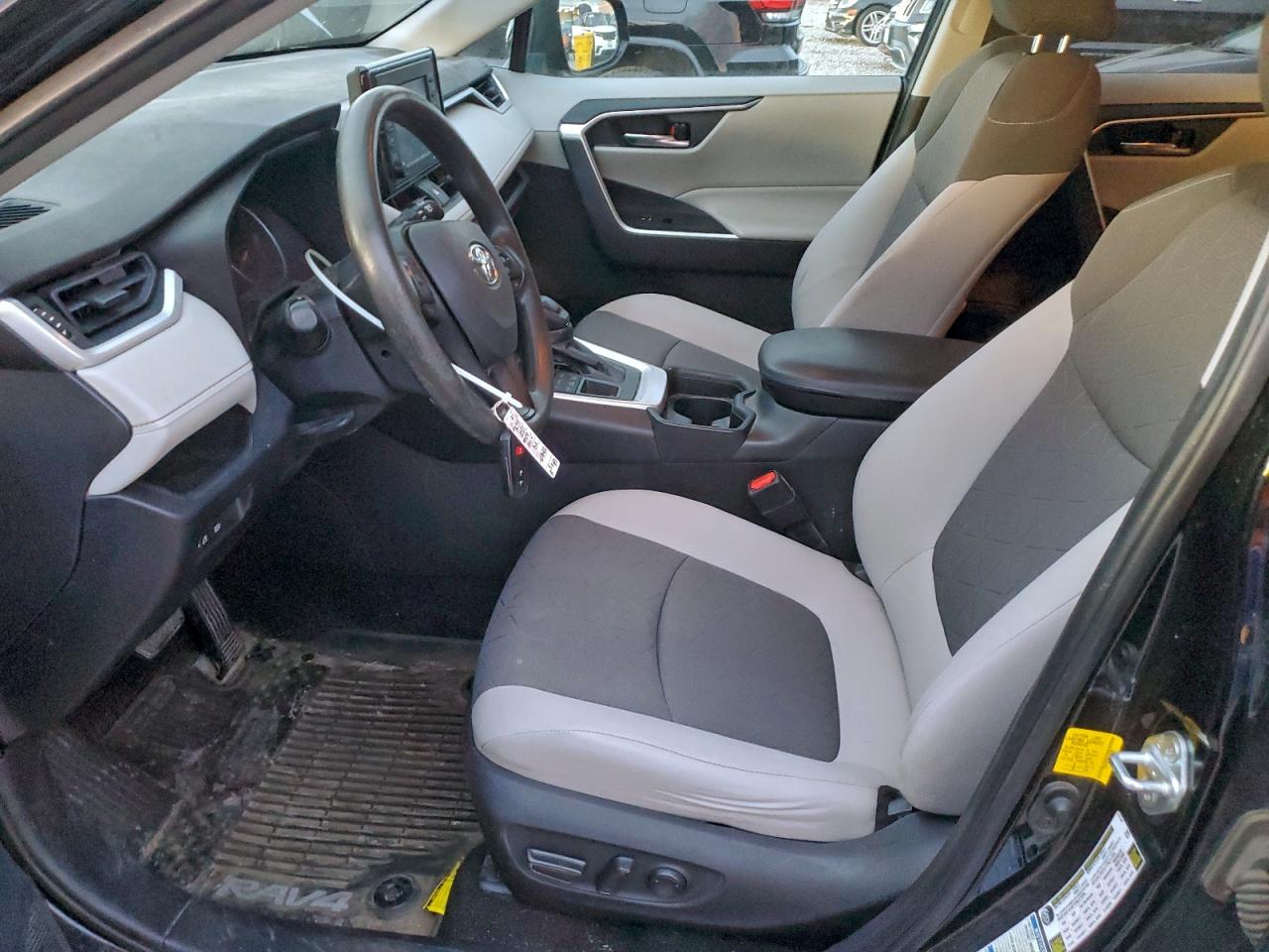 Toyota RAV4 Xle Image 8